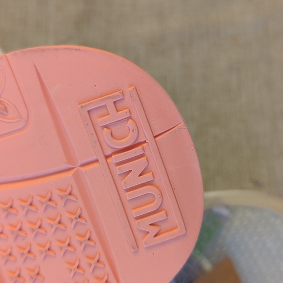 Nwt European sneakers - Picture 3 of 6